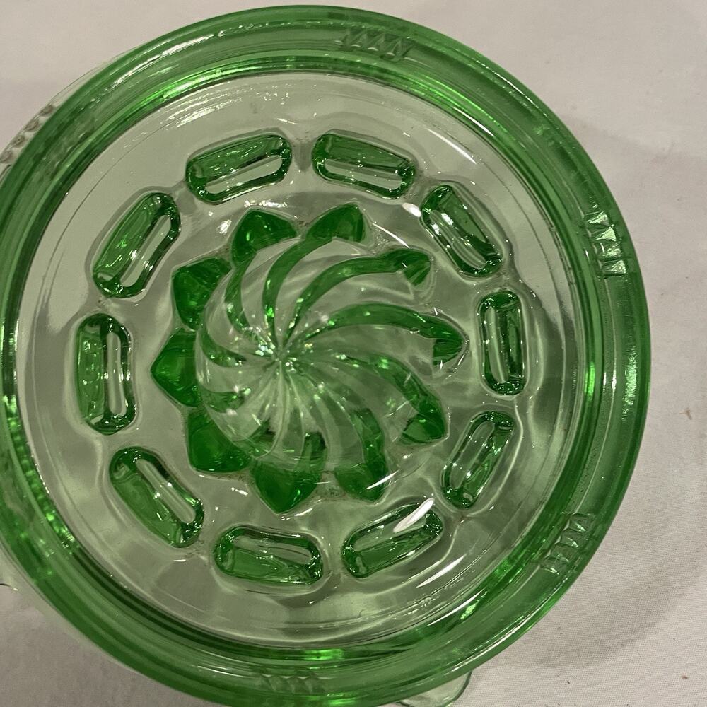 Vintage Depression Green Vaseline Uranium Glass Juicer Reamer - Picture 6 of 6